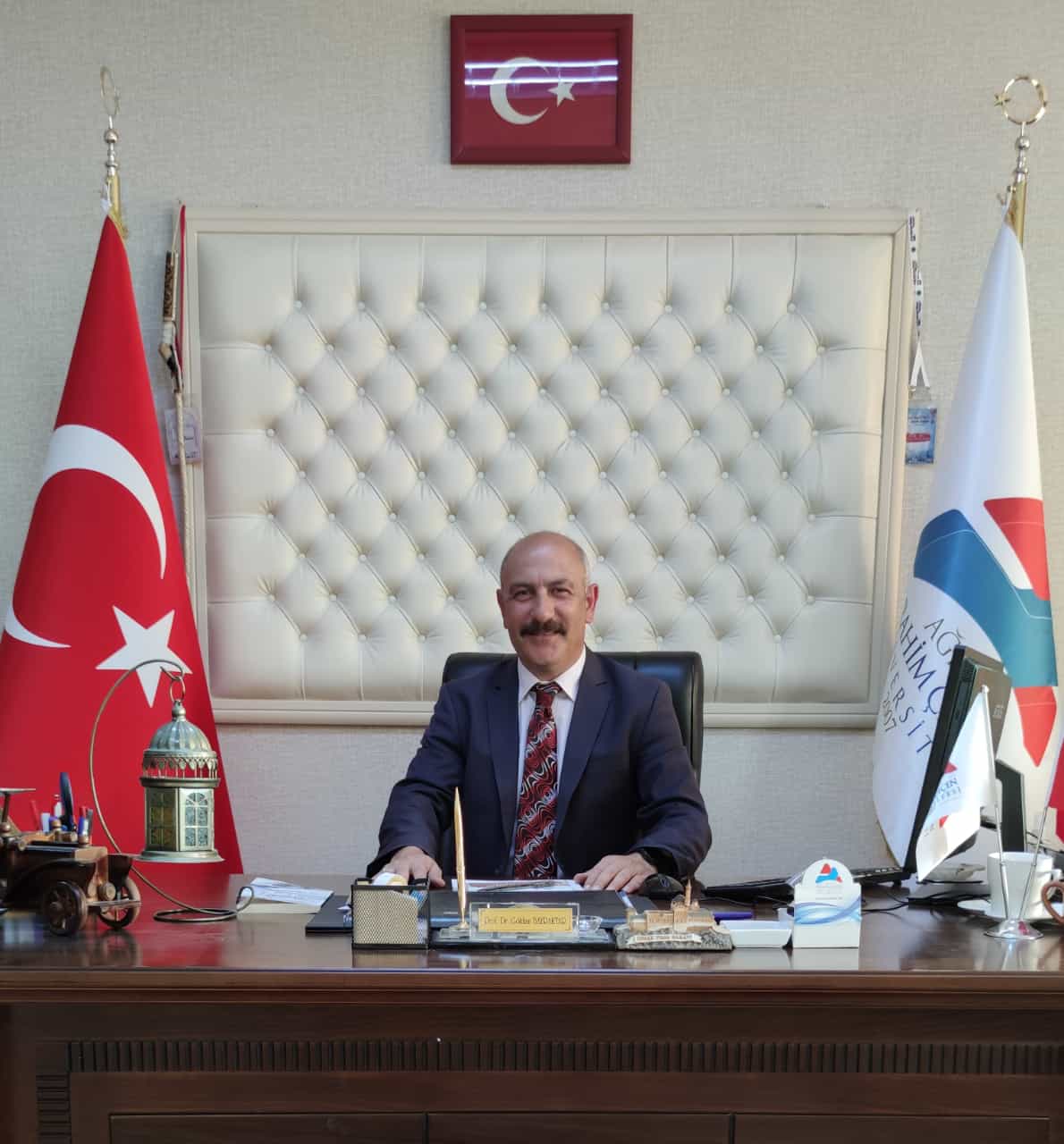 Spor Bilimleri Fakültesi Dekanlığına Prof. Dr. Gökhan BAYRAKTAR atandı.