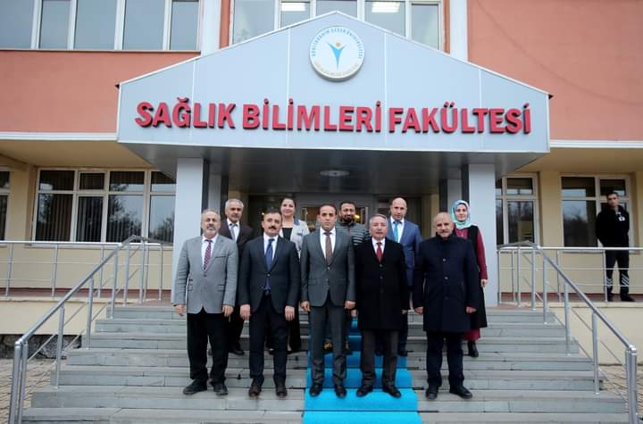 Sağlık Bilimleri Fakültesi Dekanlığına Prof. Dr. Veysel ÇOMAKLI atanmıştır.
